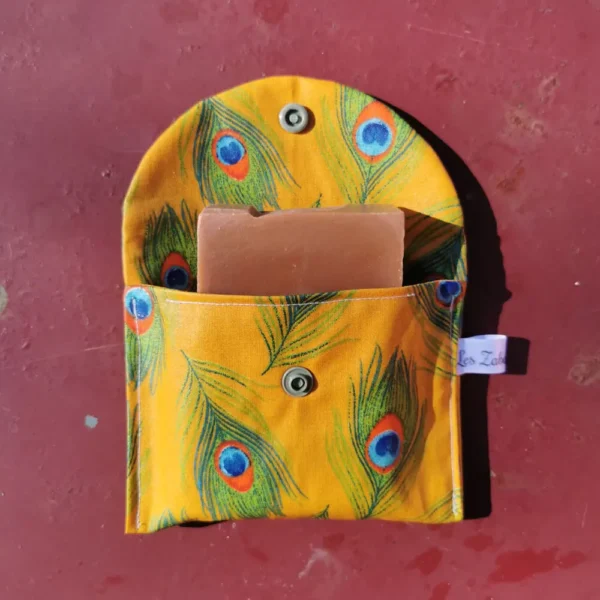 Pochettes savon plumes fond jaune